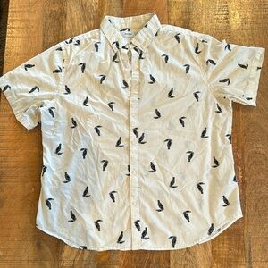 Old Navy Toucan Print Button Down Size XL